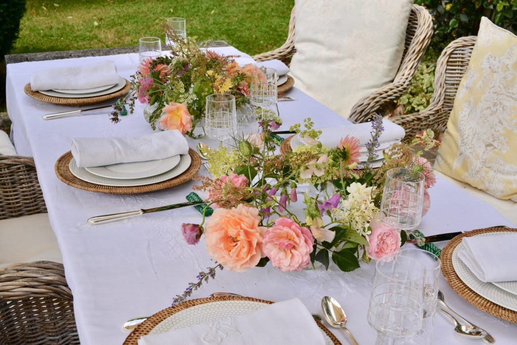 A stunning summer table setting with luxury creations