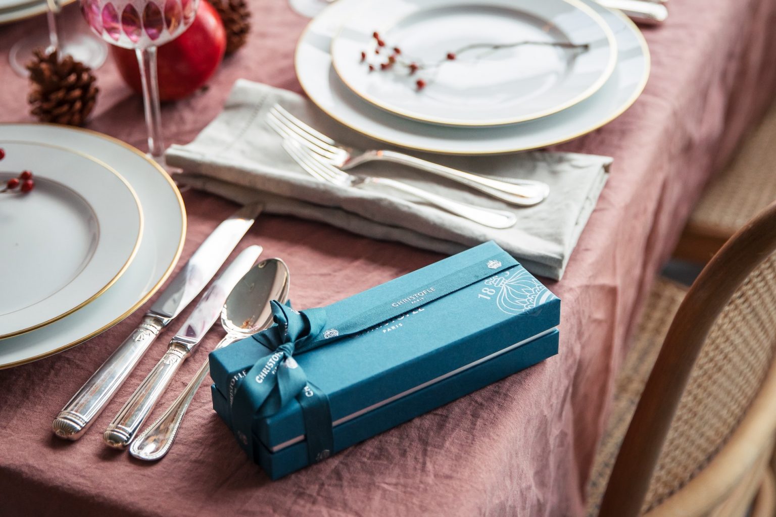 Christmas table setting essentials – featuring Christofle, Bernardaud, and Saint-Louis